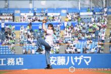 田中美久、ヤクルト×楽天オープン戦始球式に登場　村上宗隆選手から花のプレゼント明かす