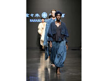 「佐々木洋品店」が、古い布や服を使った斬新なパリコレ作品を東京・原宿で一挙展示販売