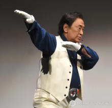 『仮面ライダーV3』宮内洋、76歳でヒーローショーに登場しアクション　ダブルタイフーンを腰に巻き「変身、ブイスリャー！」