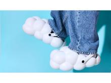 履くだけで雲の上を歩いているように見える靴「クモックツ」がMakuakeに登場！