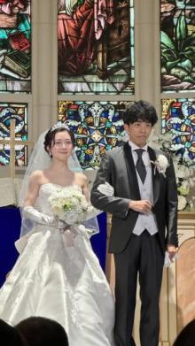 金久保芽衣、ウエディングドレス姿を披露　下田裕太選手との結婚式＆事務所移籍を報告