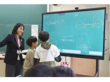協働的な学びに欠かせない電子黒板「ミライタッチ」、奈良市立平城西小学校に導入
