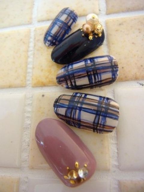 early fall / late summer chech plaid design nail | nail ideas | Pinterest