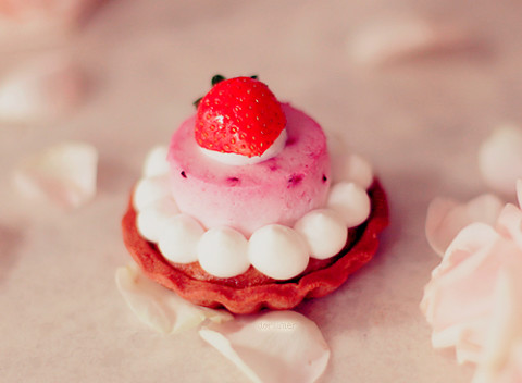 strawberry, cake, and food by Reri's World | We Heart It