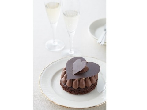 パティスリー キハチが贈る2016バレンタイン！第4のチョコレート“ブロンドチョコレート”を使った濃厚ケーキなど