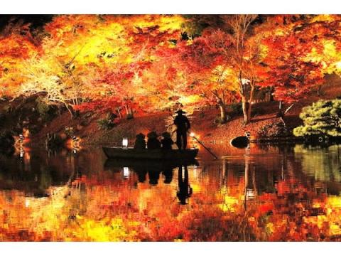 紅葉に燃える香川の名園で、ひとときの夜の夢を！「栗林公園ライトアップ」開催