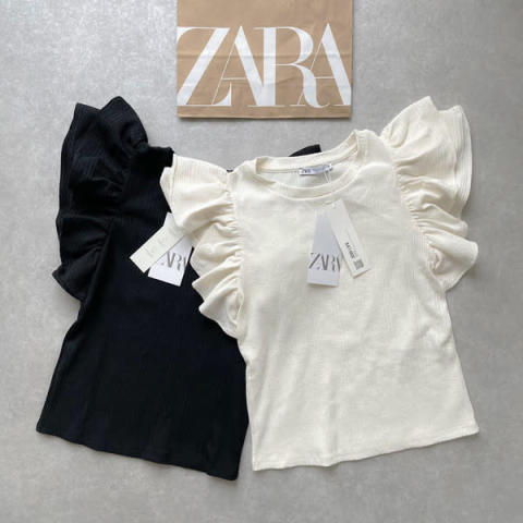 ZARAのフリル付きTシャツ ブラックとホワイト