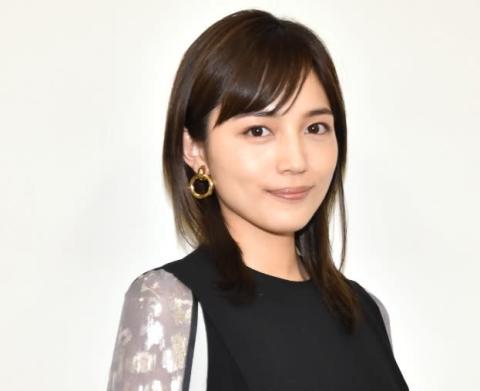 川口春奈、大胆肩出しの肌見せショット公開　『東京カレンダー』でオトナの魅力