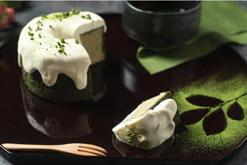 This is CHIFFON CAKE.　新作、抹茶シフォンケーキ「Green Tea」