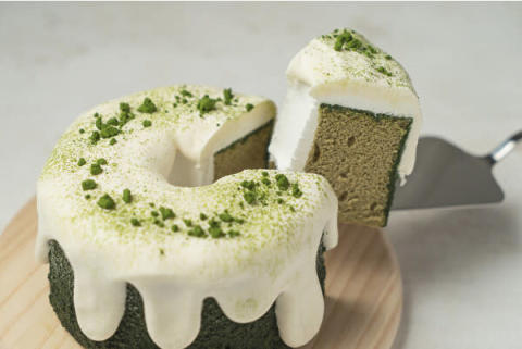 This is CHIFFON CAKE.　新作、抹茶シフォンケーキ「Green Tea」
