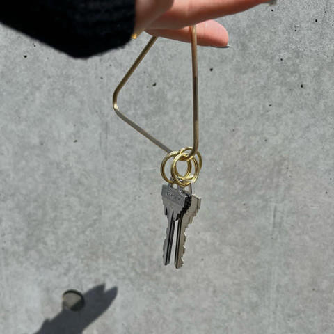 3つのリングがついていて、鍵を複数つけられるBYOKAの「Key ring holder」