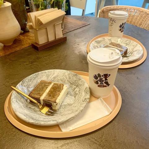 恵比寿にあるカフェ「uRn. chAi&TeA」で食べられるキャロットケーキ