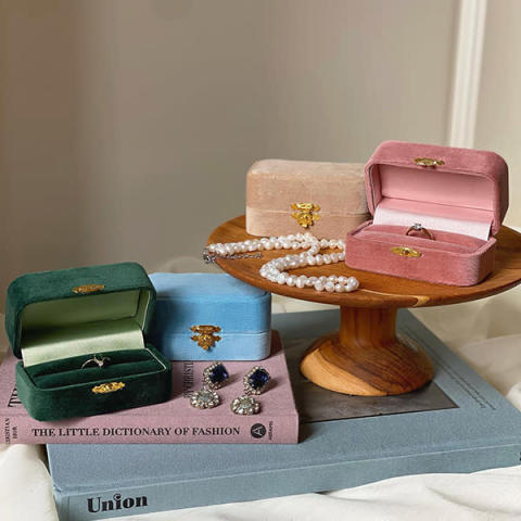 CARMの「jewelry box」全4色