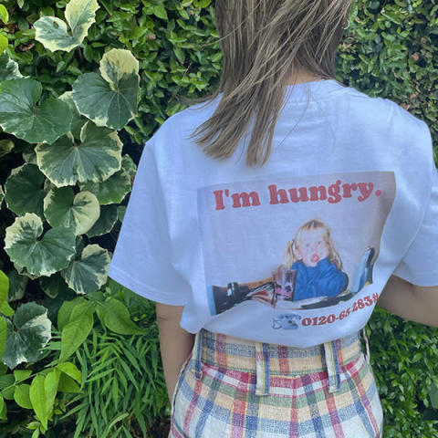 ファッションブランド「emooooose」が展開する「hungry! Tshirt」