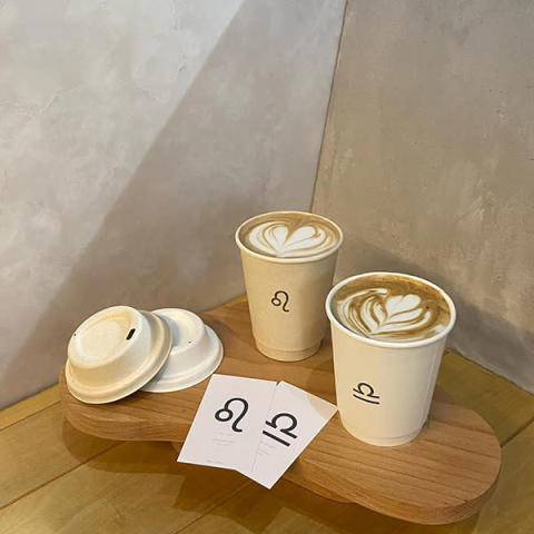 大阪・昭和町にある「sole coffee」の星座モチーフがかわいいカップ