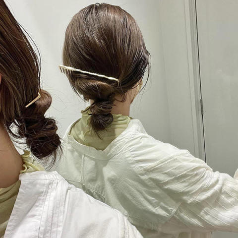 アクセサリーブランドSYKIAの「Brass Hair Comb」を使ったヘアアレンジ