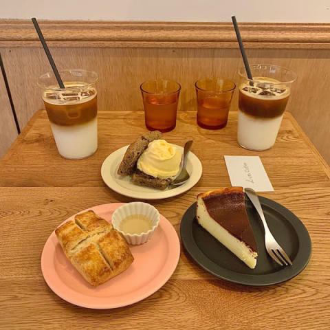西武新宿線の東伏見にあるカフェ「Linto Coffee」の、「バスク風チーズケーキ」、「全粒粉と発酵バターのスコーン」、「アイストッピング」。