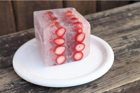 「ウカキ氷」に使われている苺氷り
