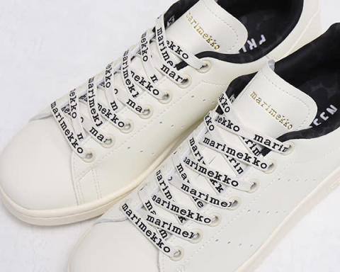「adidas Originals x Marimekko “STAN SMITH”」の『オフホワイト/オフホワイト/コアブラック』カラーは、よりシンプルな印象