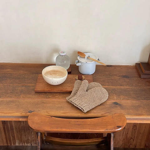 福岡にある「バス停カフェ Bambino」のカフェラテと、一緒に持ってきてくれるミトン