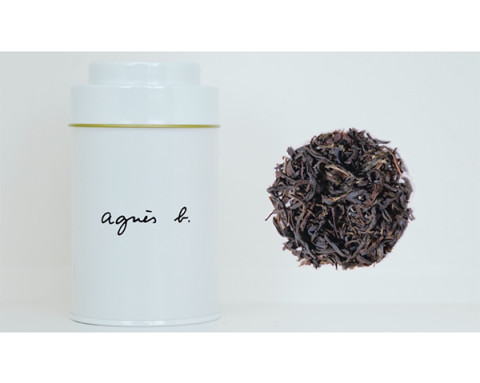 agnes b. × TEATOPIA TOKYOの『VOYAGE』は、手摘みされた貴重なスリランカ産の茶葉が、アニエスベーのロゴ入り缶に入っています