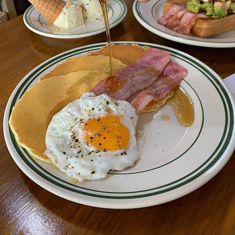 神戸にある注目カフェ「CLASSIC pancake&cafe」の人気メニュー「country breakfast」