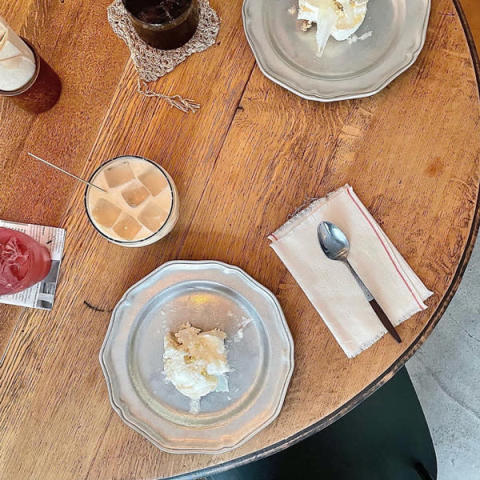 三鷹にあるカフェ「319」の「ICE Chai」と「レアチーズ -和三盆糖-」