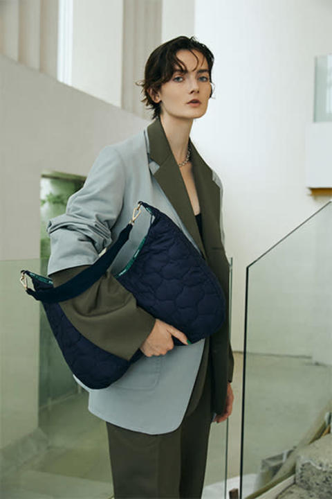 「レスポートサック」の新コレクション『LeSportsac Atelier』から発売される『Large Shoulder Bag』