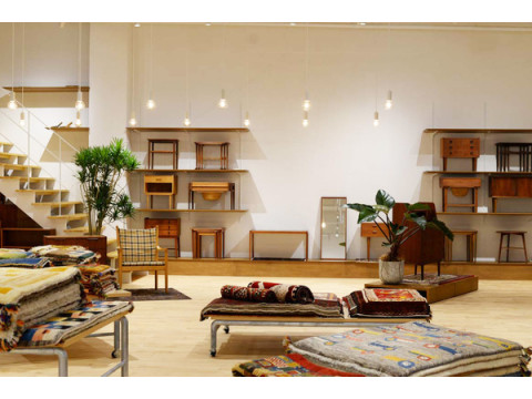ヴィンテージラグと北欧ヴィンテージ家具を扱う「Layout OKINAWA」がオープン！