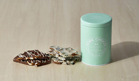 チョコレートショップ＆カフェ「KOBE CHOCO」の新商品「プレッツェル グリーン缶」