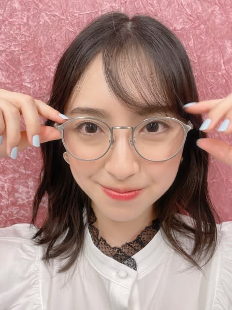 日向坂46金村美玖、レアなメガネ姿に「最強にかわいいですね」　照れ“めがね村”さんも公開