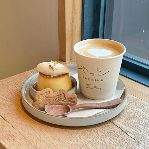 2022年大阪にオープンしたプリン専門カフェ「やっとpudding」のクラシックプリン