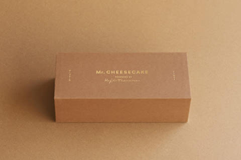 Mr. CHEESECAKEのバレンタイン限定「BROWN milk」のパッケージ