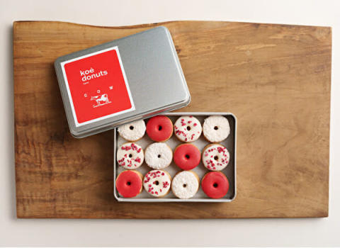 牛乳石鹸のイベント「赤箱 AWA-YA in KYOTO」限定「カウブランド赤箱×koe donuts クッキー缶」
