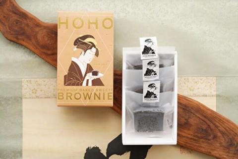 焙じ茶専門店「HOHO HOJICHA」のスイーツ「ホホ ブラウニー」浮世絵デザインの3個入りパッケージ