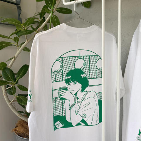 東京・原宿にある「友達がやってるカフェ／バー」のTシャツ