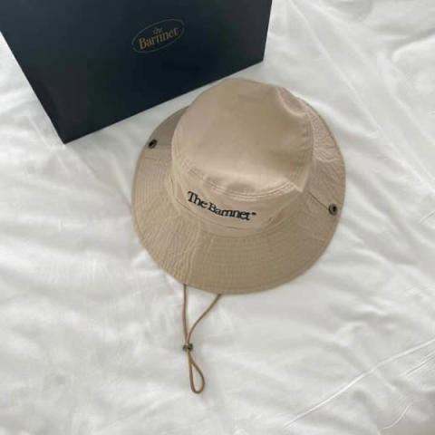 日本初のポップアップストアで購入したThe Barnnetの「Long Safari Hat」