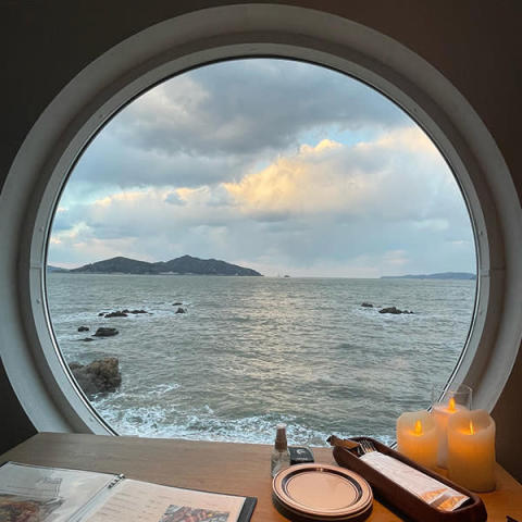 福岡のレストラン「OCEAN HOUSE オーシャンハウス」の店内から見える景色