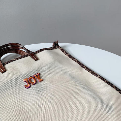 「UNITED ARROWS」が「A VACATION」とのコラボで製作したバッグ