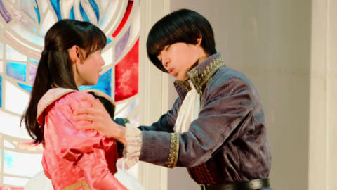 『仮面ライダーガッチャード』富良州高校版『ロミオとジュリエット』が配信　宝太郎とりんねが急接近